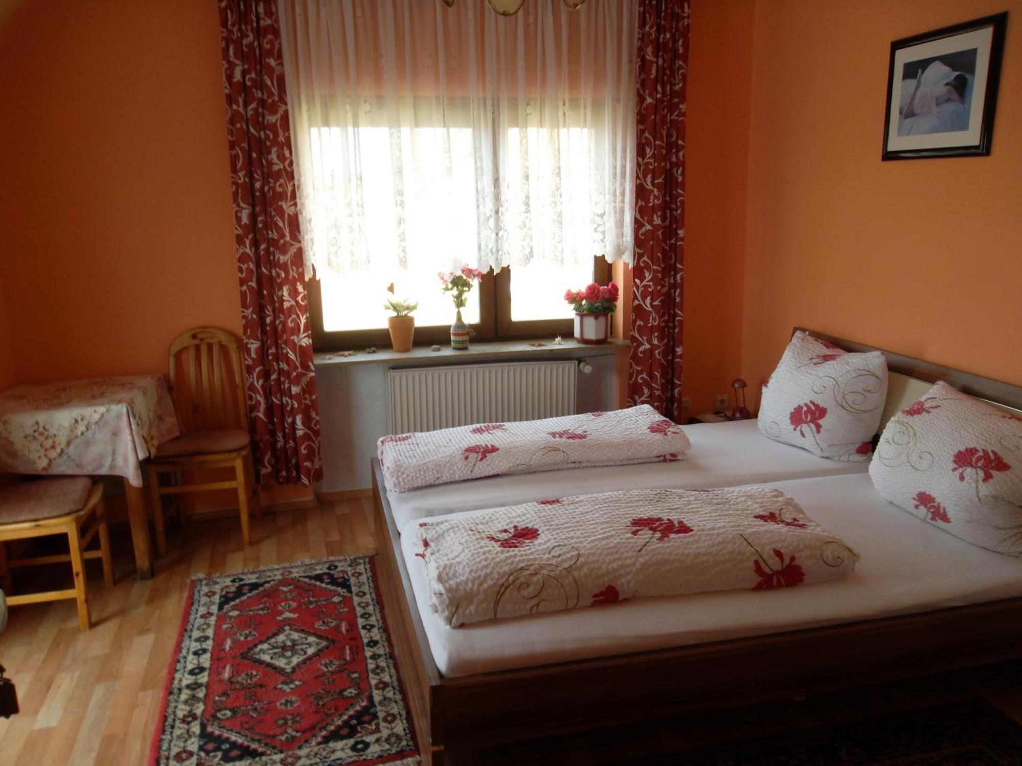 Gasthof Und Pension Mainzer Rad Шветцинген Екстер'єр фото