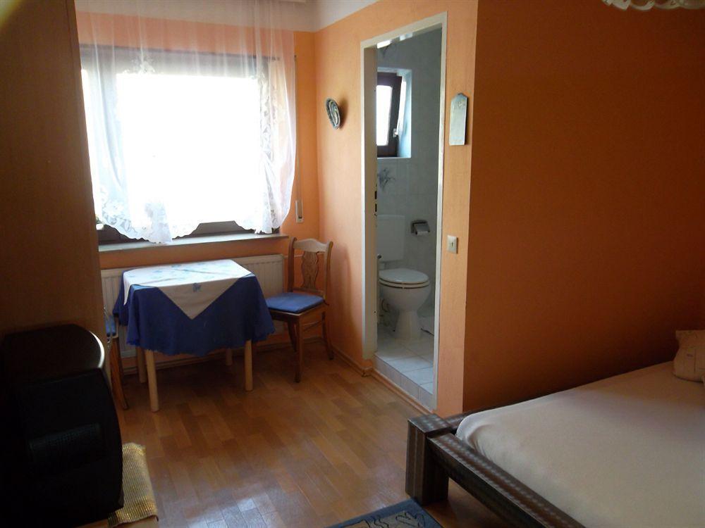 Gasthof Und Pension Mainzer Rad Шветцинген Екстер'єр фото