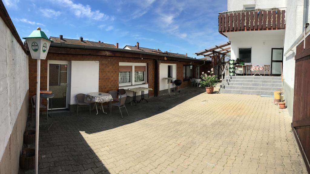 Gasthof Und Pension Mainzer Rad Шветцинген Екстер'єр фото